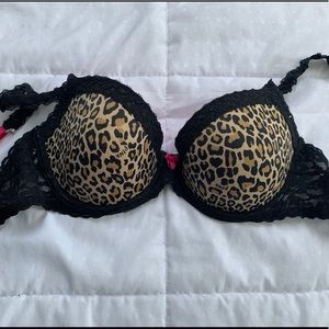 Victoria’s Secret cheetah print bra (36C)
